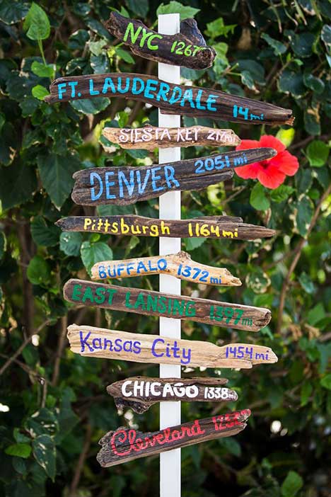 tide-vacation-apartment-hollywood-signs