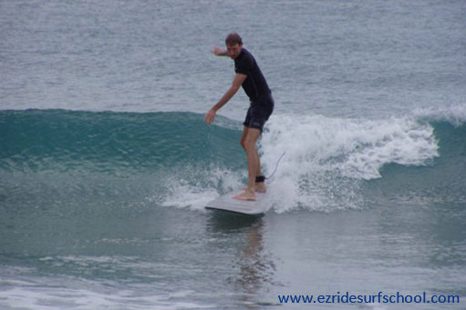 You can surf here in Hollywood! tide-vacation-apartments-activities-surfing-